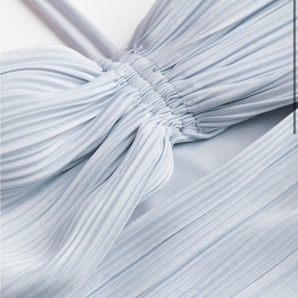 HM Pleated Halter Neck Dress - Picture 2 of 2